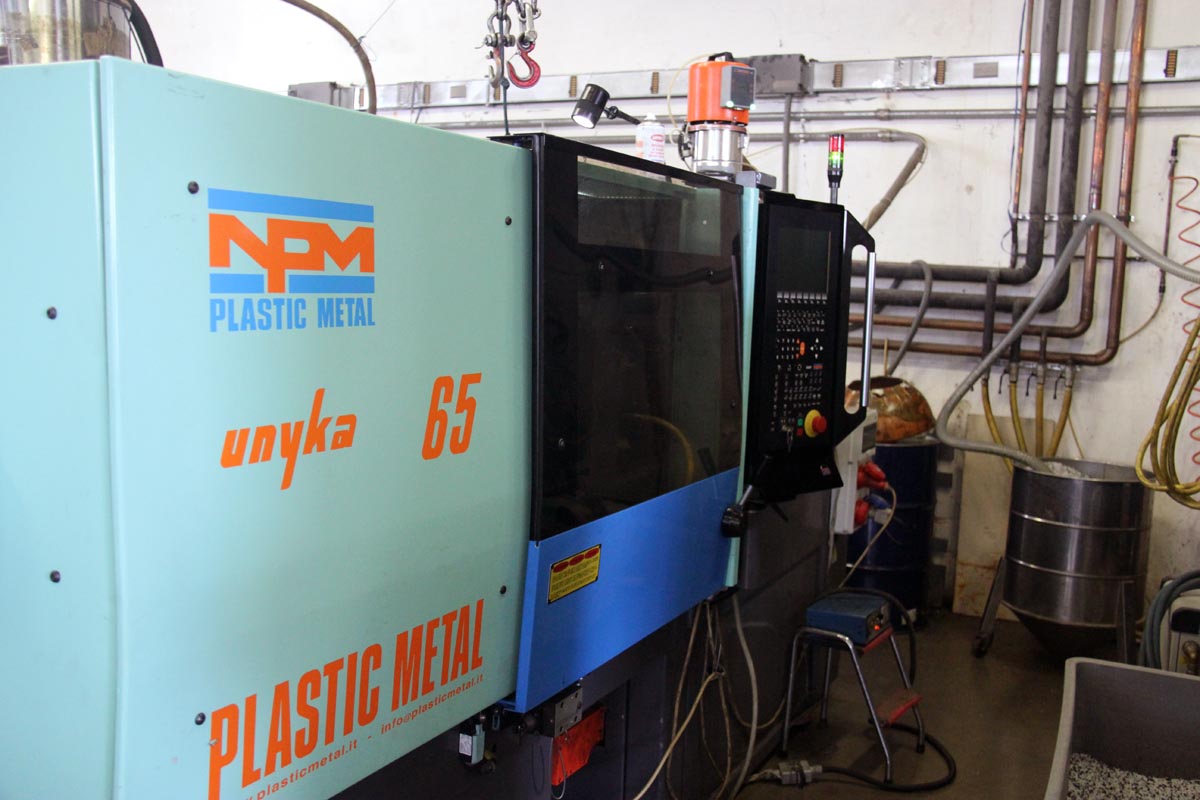 Pressa a iniezione per lo stampaggio di plastica e gomma da 65 tonnellate