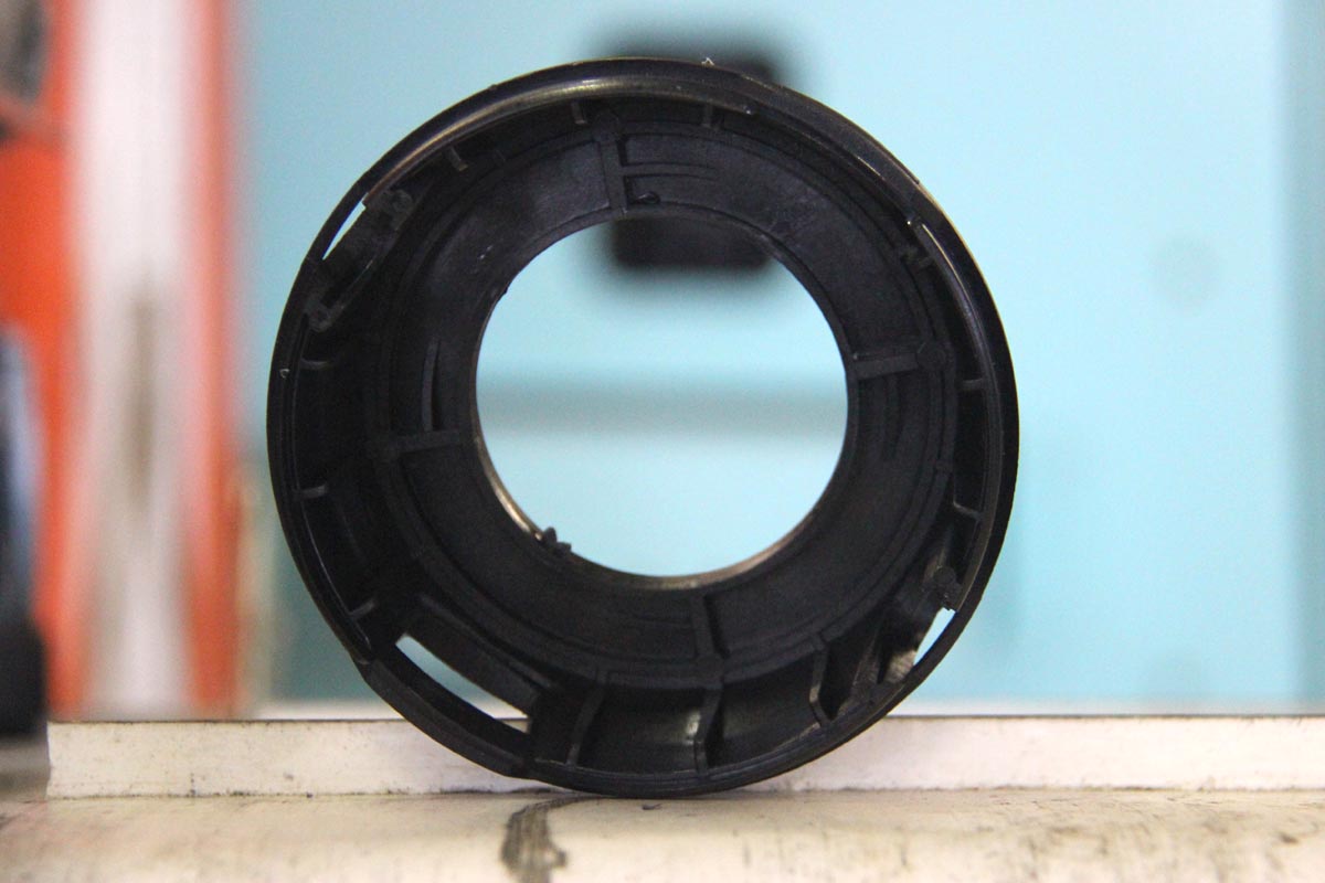 Stampaggio corpo inferiore di una testina tagliaerba in plastica